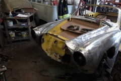After replacing headlight bowls and surrounding wing sections, the main work on the nose was started